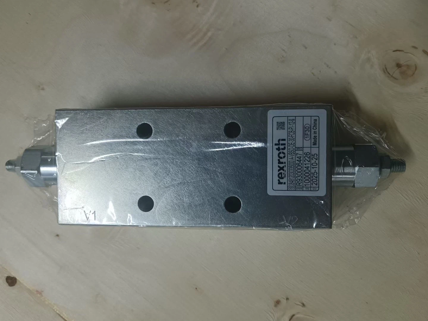 Vyvažovací ventil stožiara R930006447 Nové diely 1 ks hydraulického príslušenstva